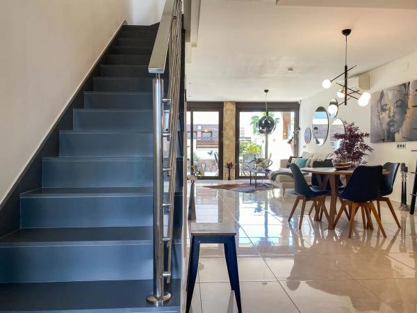 Chalet adosado en avenida de Colón