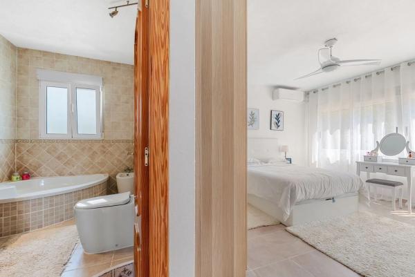 Casa independiente en calle Mimosa, 64