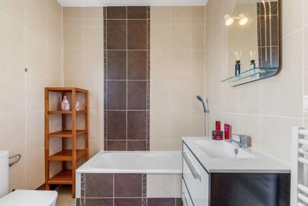 Casa independiente en calle Mimosa, 64