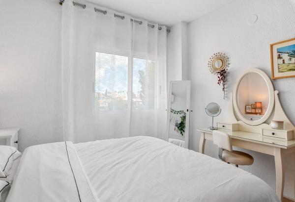 Casa independiente en calle Mimosa, 64