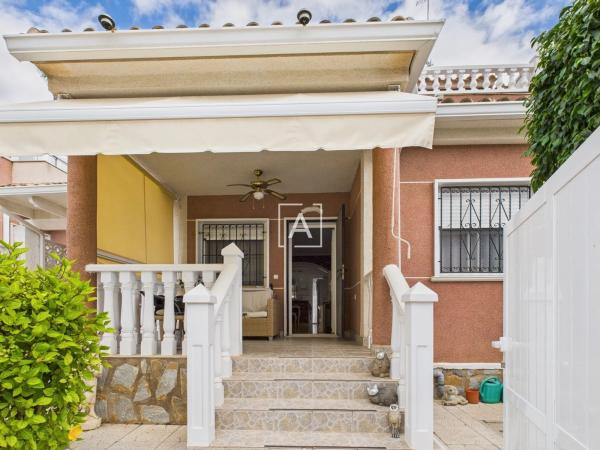 Chalet pareado en calle Mimosa, 29 e