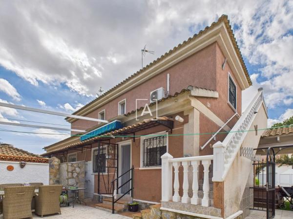 Chalet pareado en calle Mimosa, 29 e