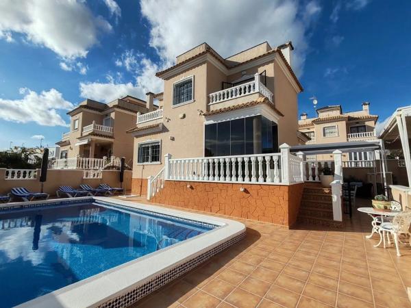 Casa independiente en avenida de las Hierbas