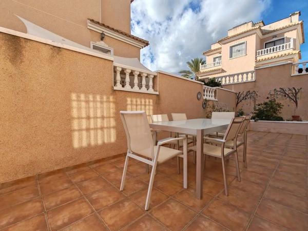 Casa independiente en avenida de las Hierbas