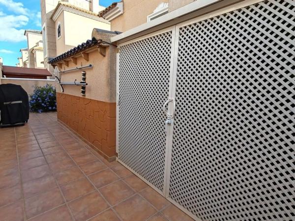 Casa independiente en avenida de las Hierbas