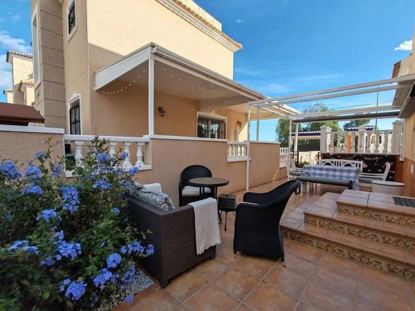 Casa independiente en avenida de las Hierbas