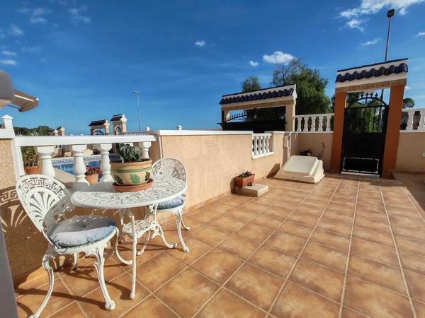 Casa independiente en avenida de las Hierbas