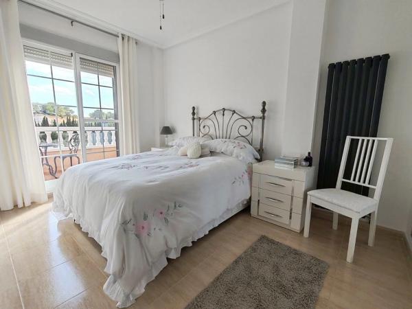 Casa independiente en avenida de las Hierbas