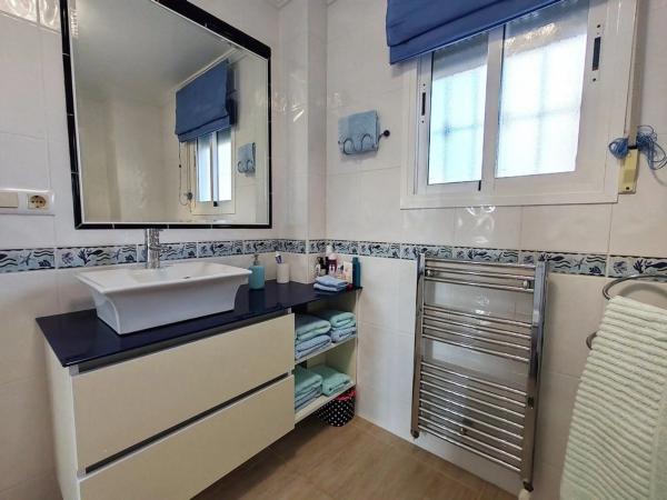 Casa independiente en avenida de las Hierbas