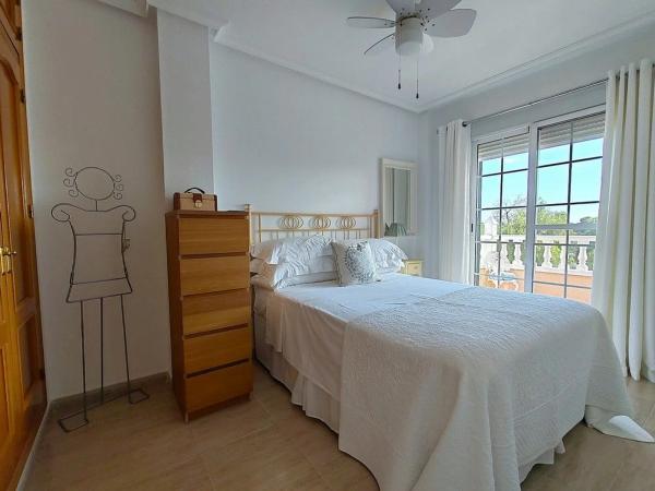 Casa independiente en avenida de las Hierbas