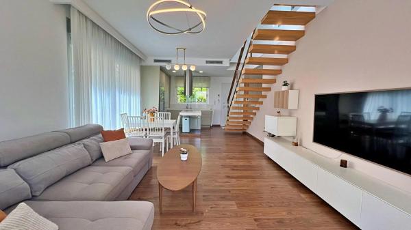 Casa independiente en C. Jose Hierro s/n