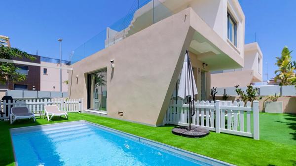 Casa independiente en C. Jose Hierro s/n