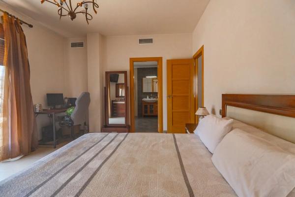 Chalet adosado en calle Joaquin Gomez Juan, 8