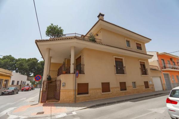 Chalet adosado en calle Joaquin Gomez Juan, 8