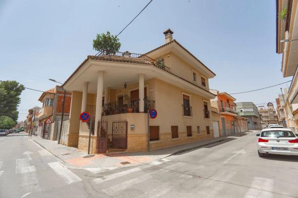 Chalet adosado en calle Joaquin Gomez Juan, 8