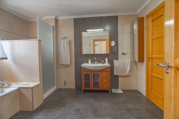 Chalet adosado en calle Joaquin Gomez Juan, 8