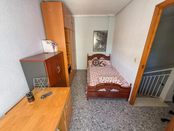 Casa independiente en calle Oscar Espla