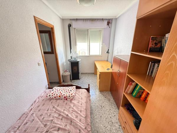 Casa independiente en calle Oscar Espla