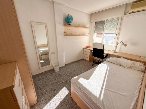 Casa independiente en calle Oscar Espla