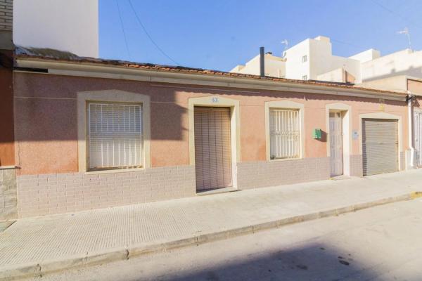 Casa independiente en calle Pascual Martínez