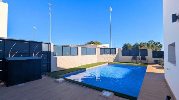 Chalet pareado en avenida Argentina