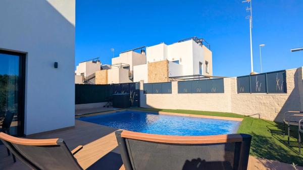 Chalet pareado en avenida Argentina