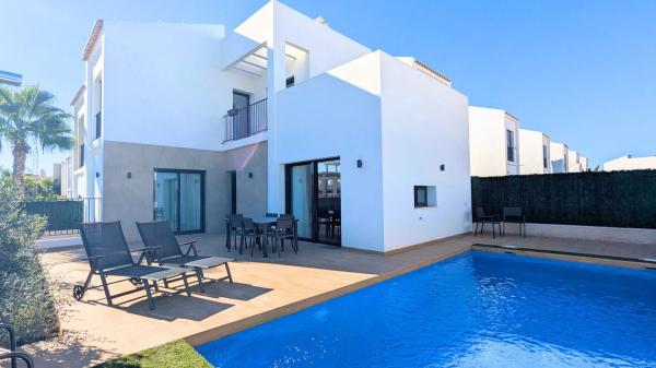 Chalet pareado en avenida Argentina