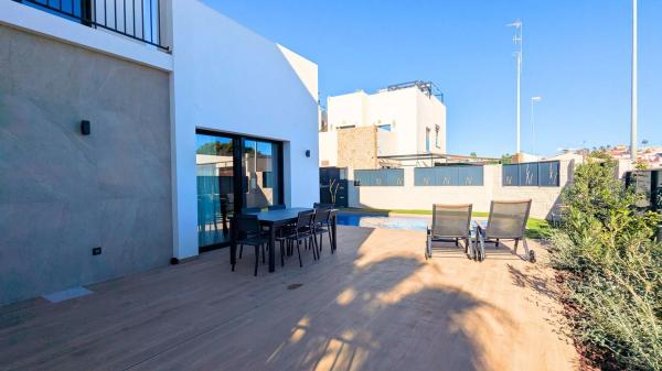 Chalet pareado en avenida Argentina