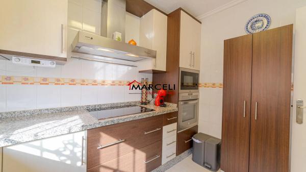 Chalet pareado en calle Cangas