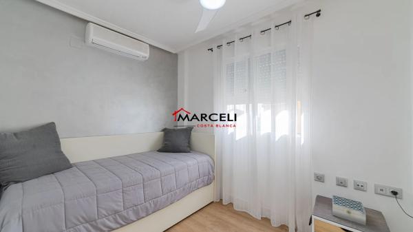 Chalet pareado en calle Cangas