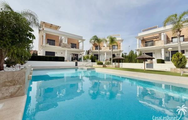 Chalet adosado en calle