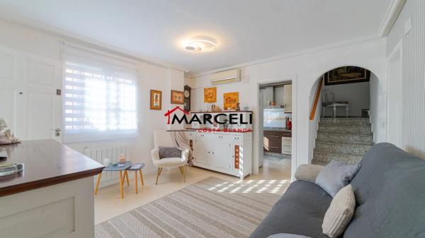 Chalet pareado en calle Cangas