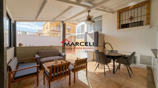 Chalet pareado en calle Cangas