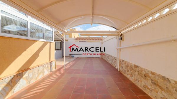 Chalet pareado en calle Cangas