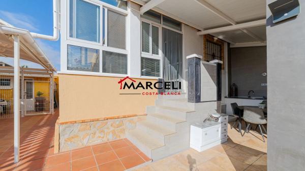 Chalet pareado en calle Cangas