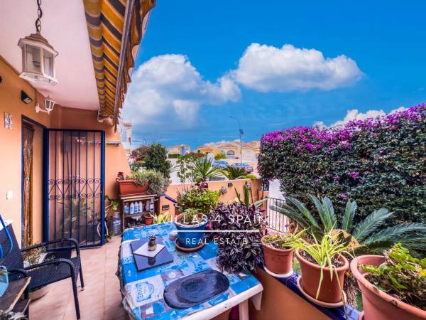 Chalet pareado en avenida de España