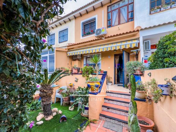 Chalet pareado en avenida de España