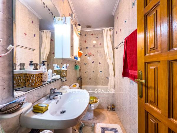 Chalet pareado en avenida de España