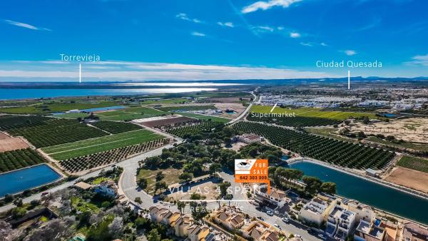 Chalet pareado en avenida de España