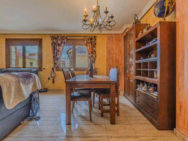 Casa independiente en calle Cortés Valencianas