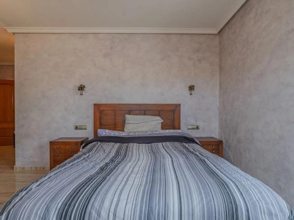 Casa independiente en calle Cortés Valencianas