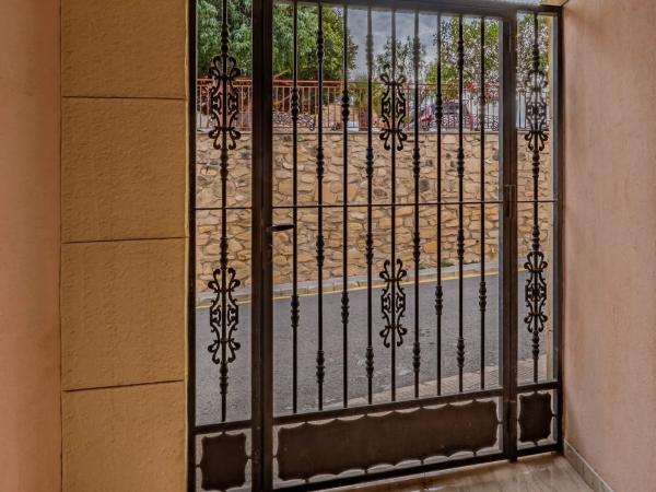 Casa independiente en calle Cortés Valencianas