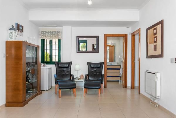 Casa independiente en calle Islas Alhucemas, 4