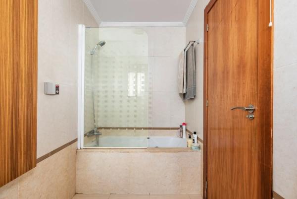 Casa independiente en calle Islas Alhucemas, 4