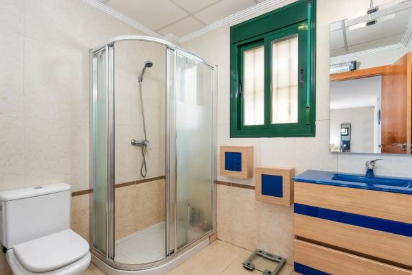 Casa independiente en calle Islas Alhucemas, 4