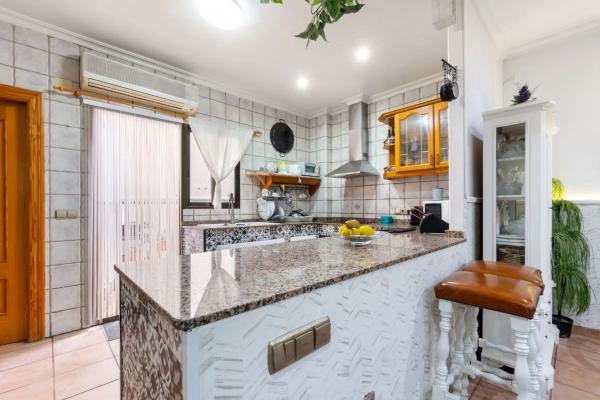 Chalet adosado en calle Moreras