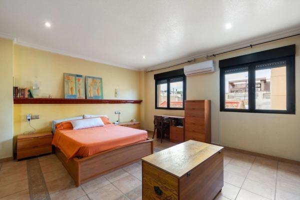 Chalet adosado en calle Moreras