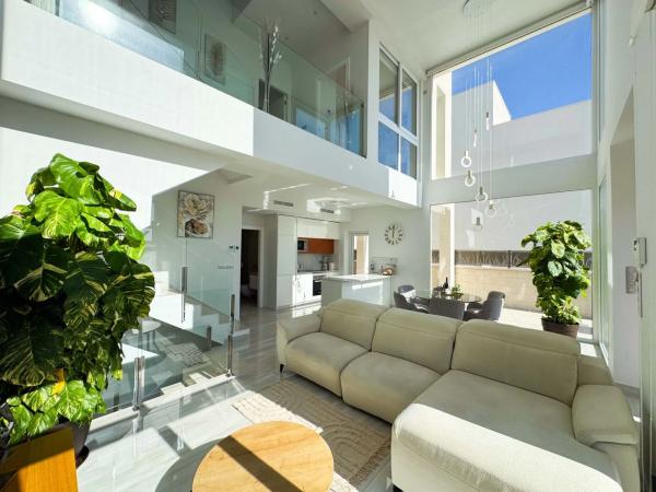 Casa independiente en avenida Argentina