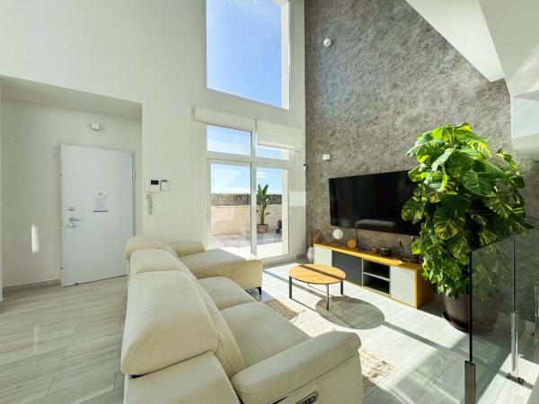 Casa independiente en avenida Argentina