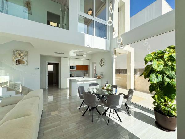 Casa independiente en avenida Argentina